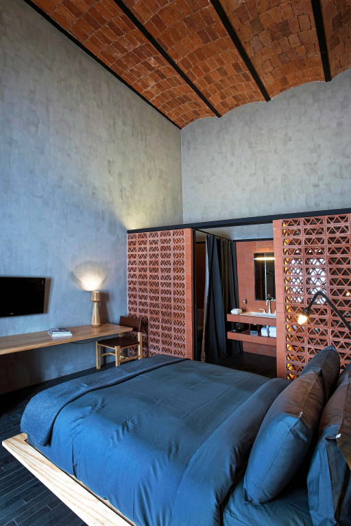 Colonial Double room (full double bed)