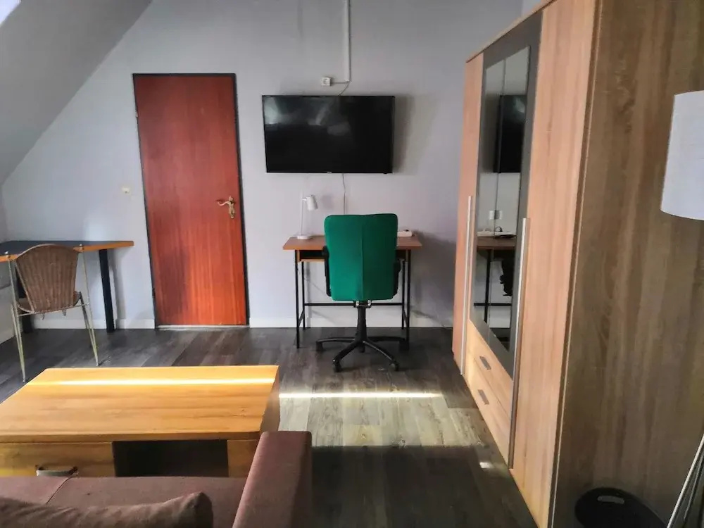 Economy room