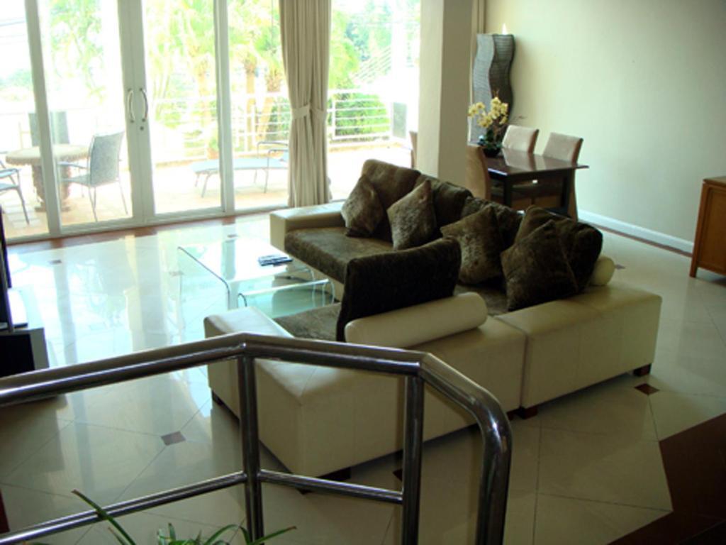 Апартаменты с 2 комнатами в Westbury Residence