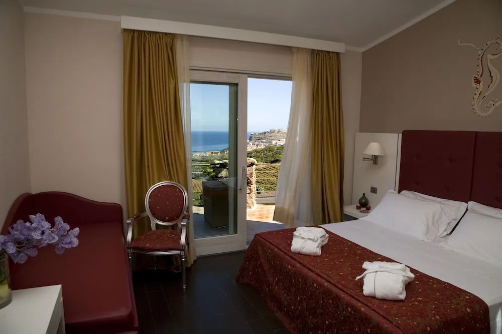 Superior Double room with sea view (full double bed)