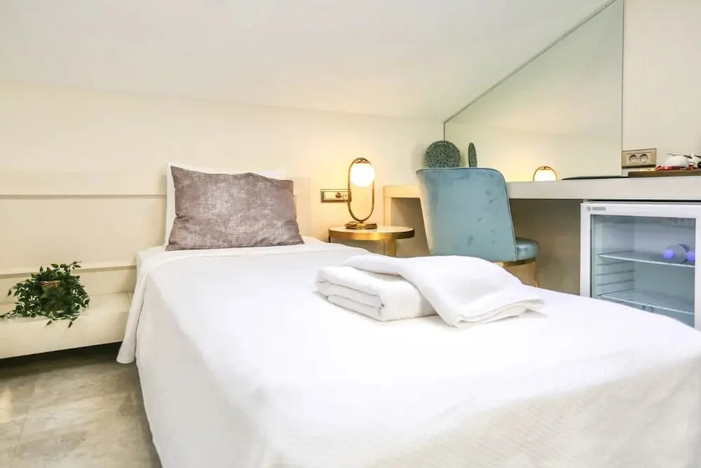 Economy room