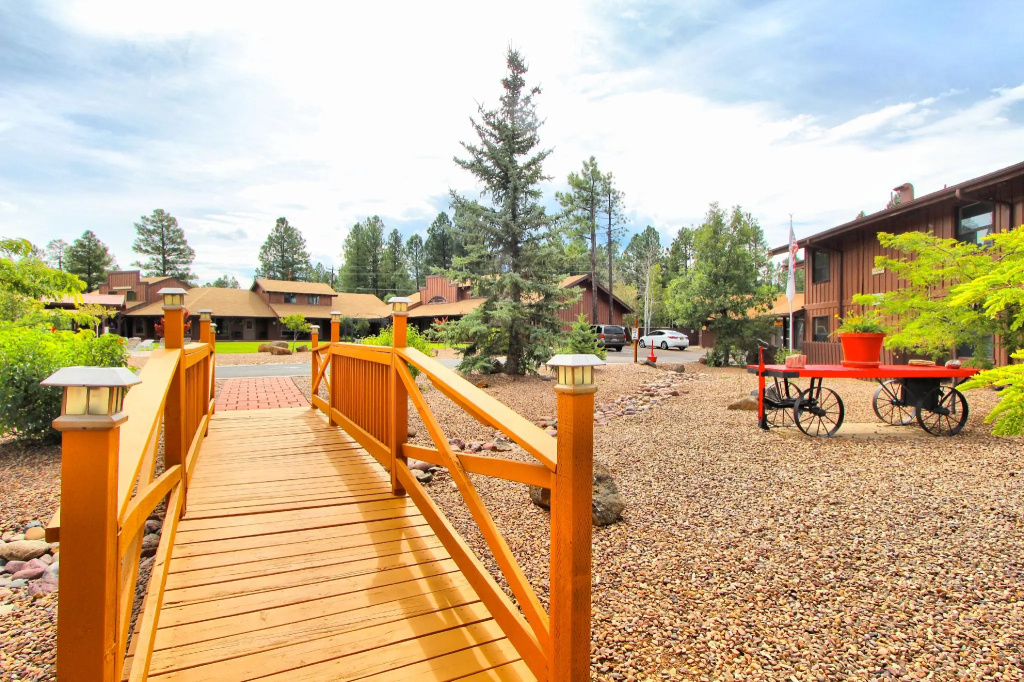 Roundhouse Resort