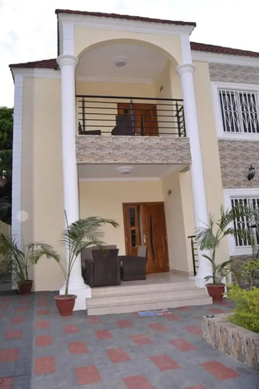 4bed Villa Sleeps 8 - Wifi, Parking, Garden