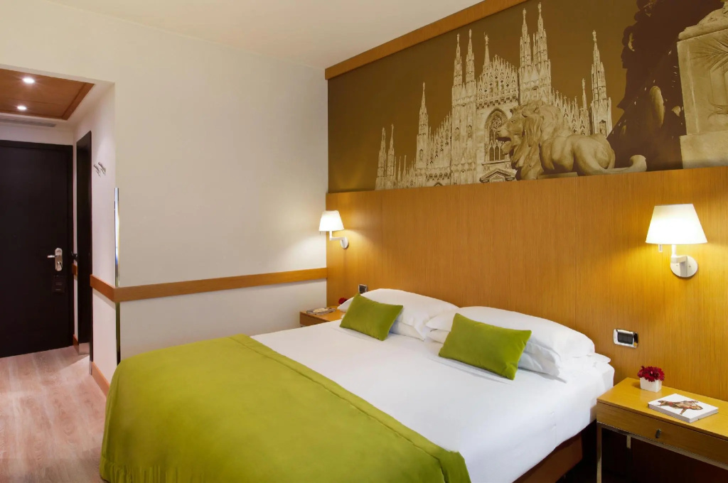 Starhotels Tourist Room Type - Superior Double room (full double bed)