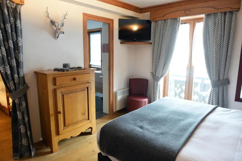 Standard Quadruple room with mountain view