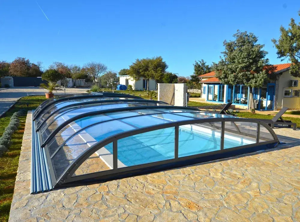 Golden and Green Acres Holiday Home With Pool and Sauna