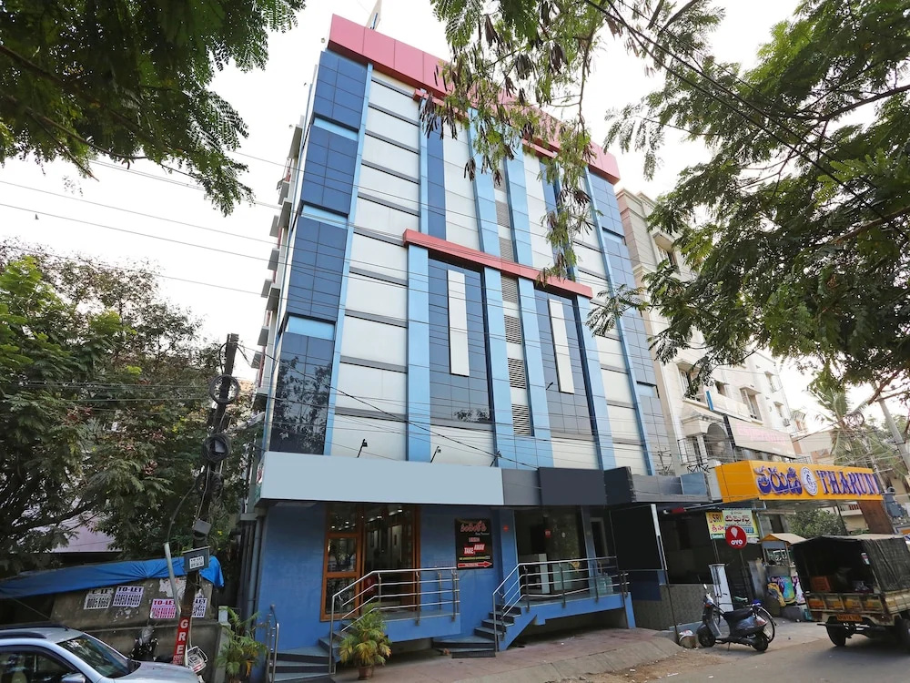 OYO 1108 Hotel Saraswathi Residency