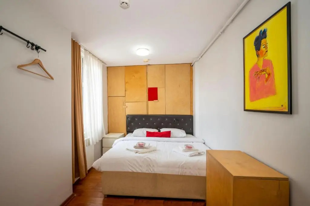 Small Double room (full double bed)