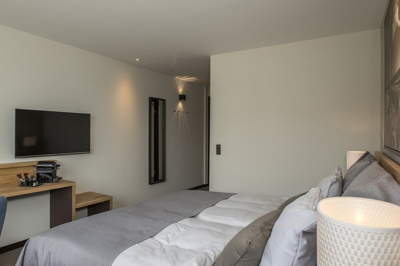 Hotel 6400