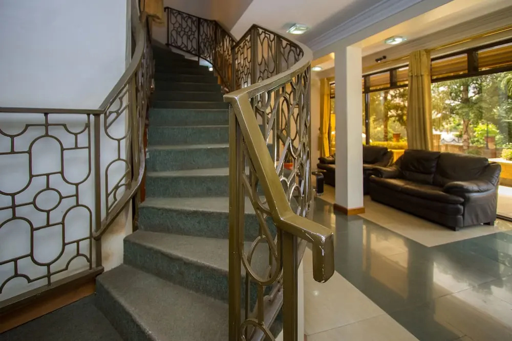 Crown Suites Hotel - Général