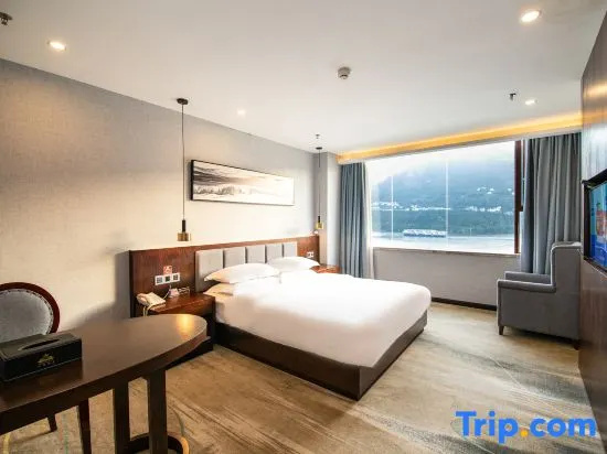 Standard Double room with river view (full double bed)
