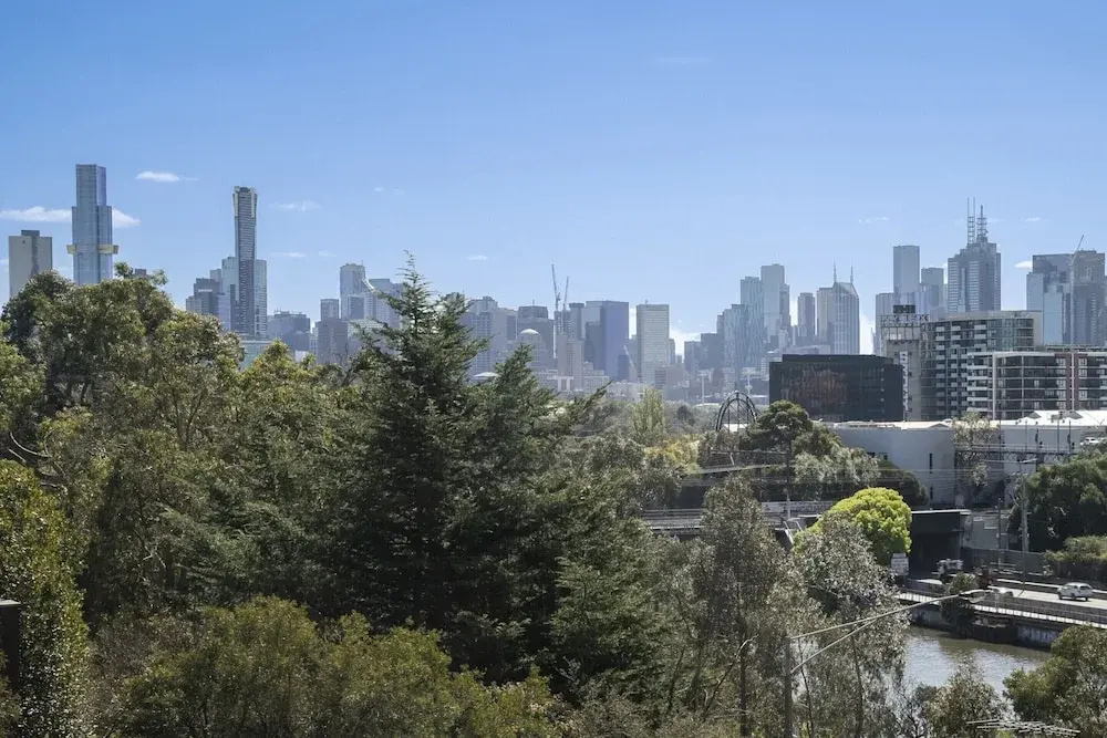 Bright South Yarra Flat With Balcony