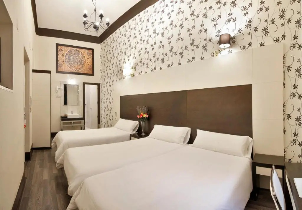 Standard Triple room