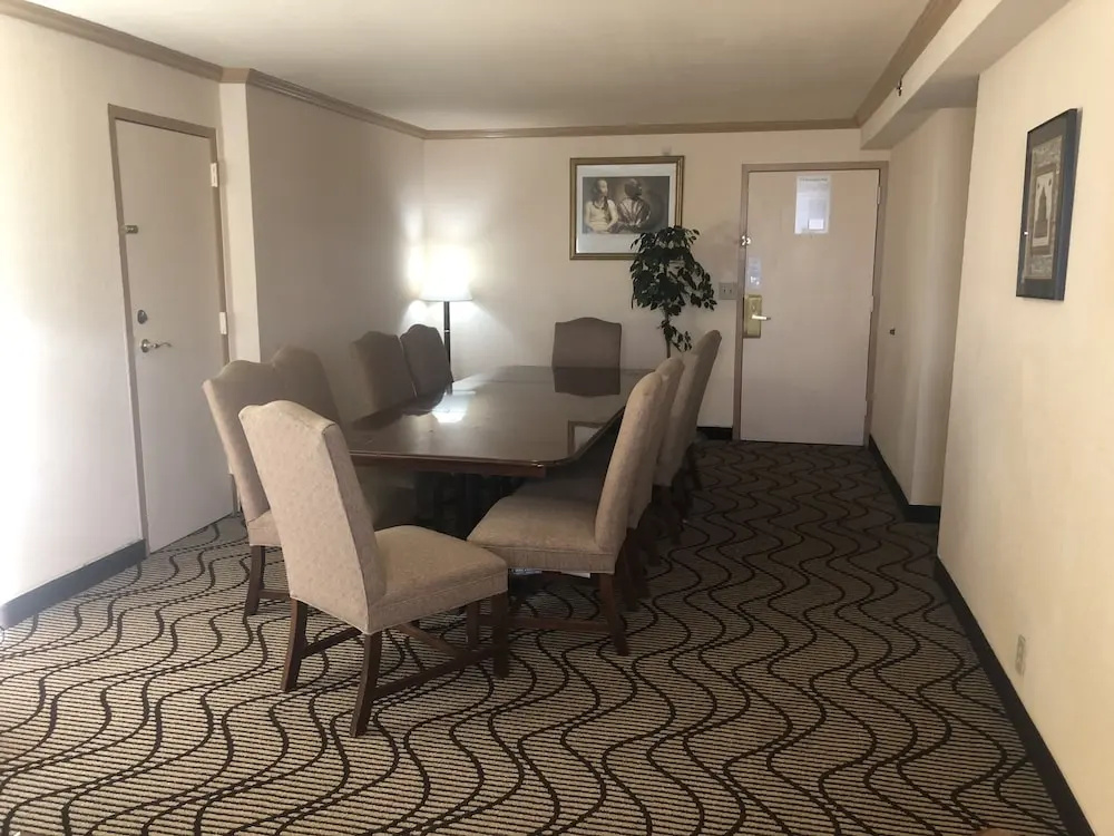 Double Suite (full double bed)