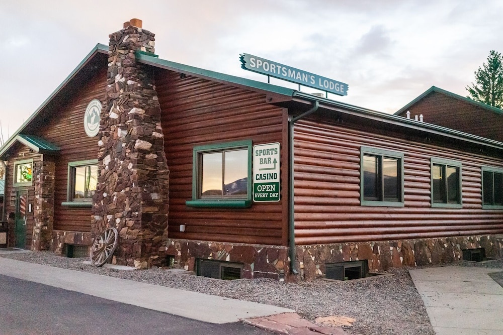 Sportsmans Lodge