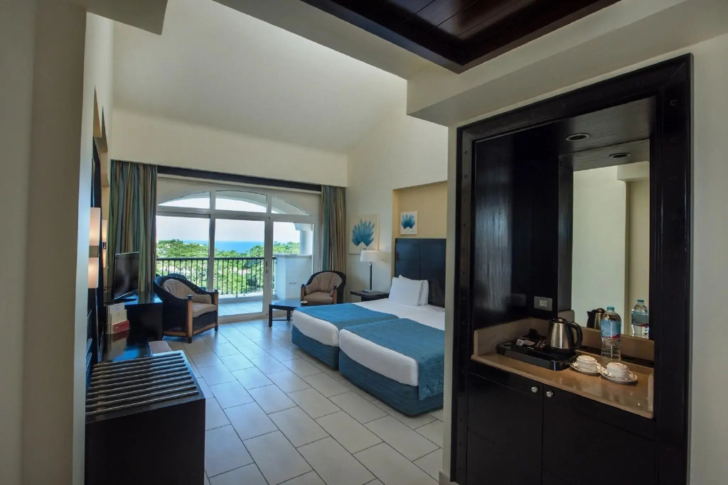 Отель Reef Oasis Blue Bay Resort Families & Couples Only — фото
