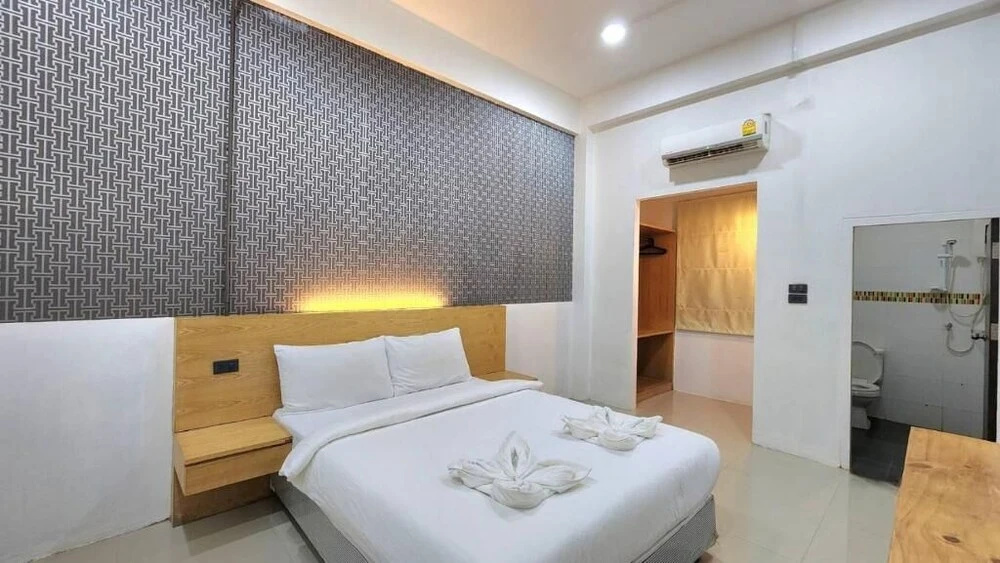 Jonah Hotel — 5