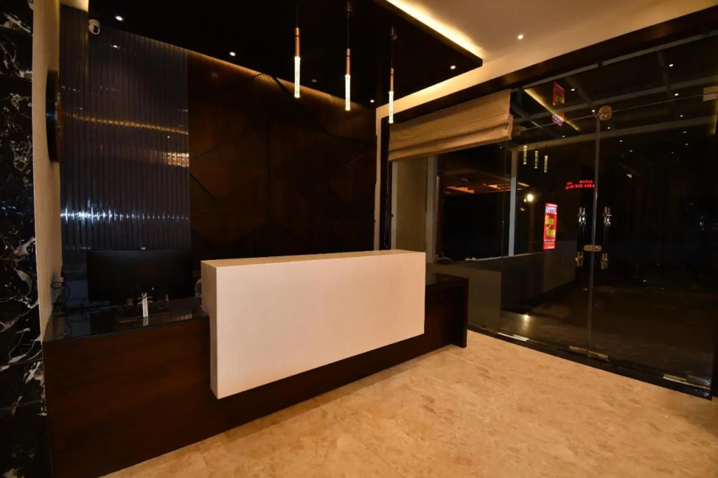 Lobby & Reception