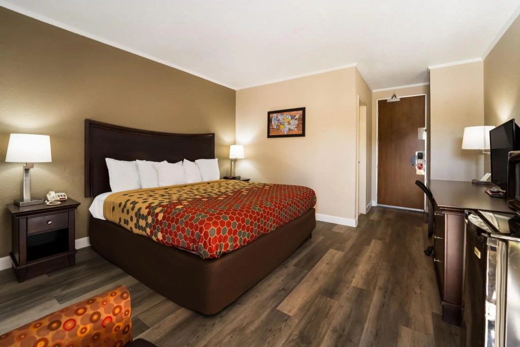 Perry Inn & Suites National Fairground I 75 — 3