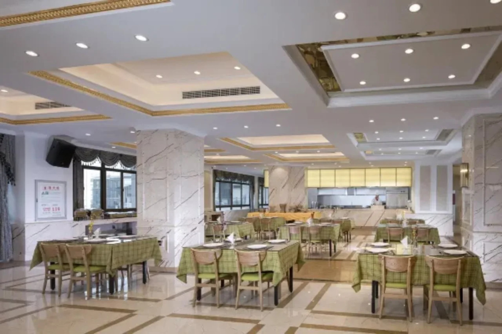 Food & Beverage