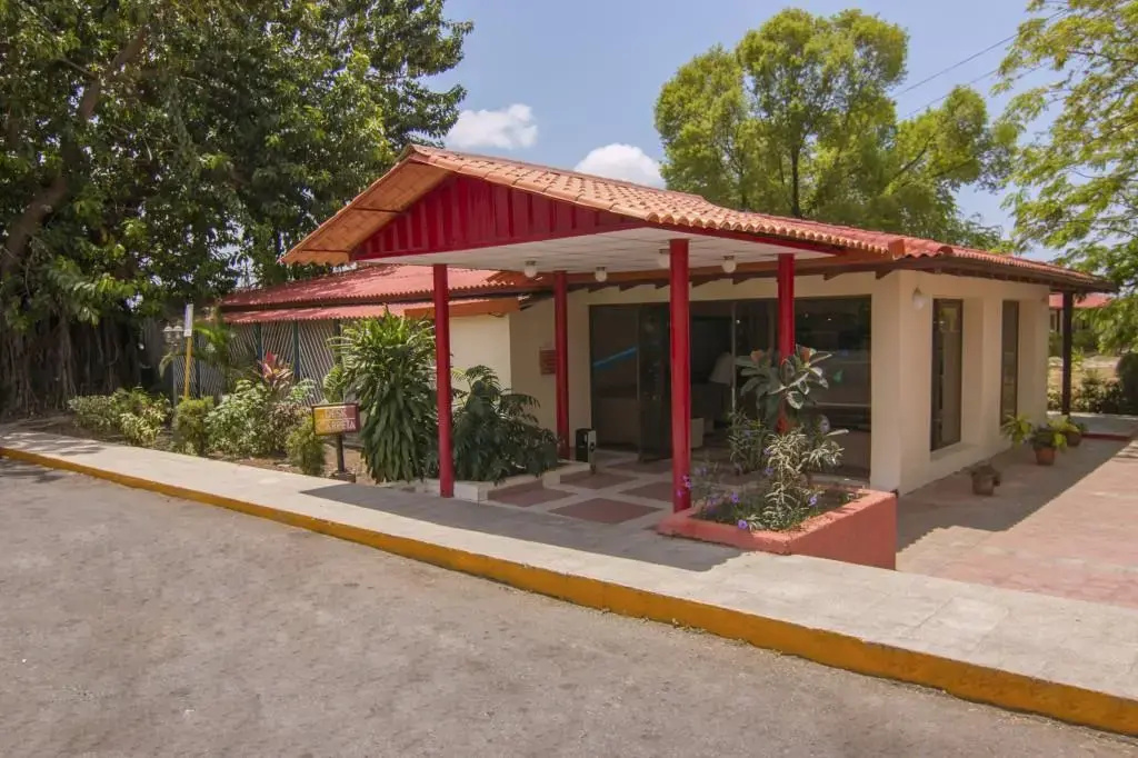 Hotel Rancho Club
