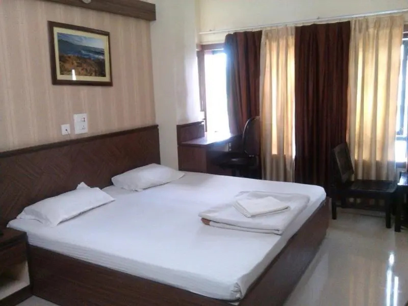 Deluxe Double room (full double bed)
