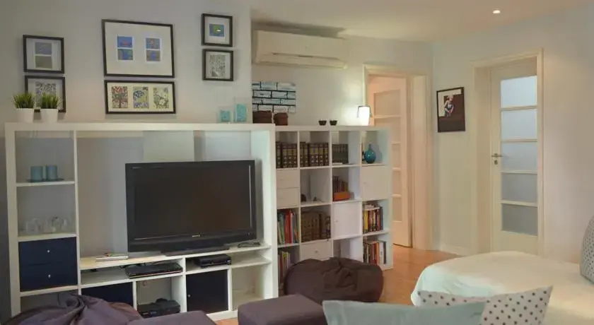 Feels Like Home - Av. Novas Comfort