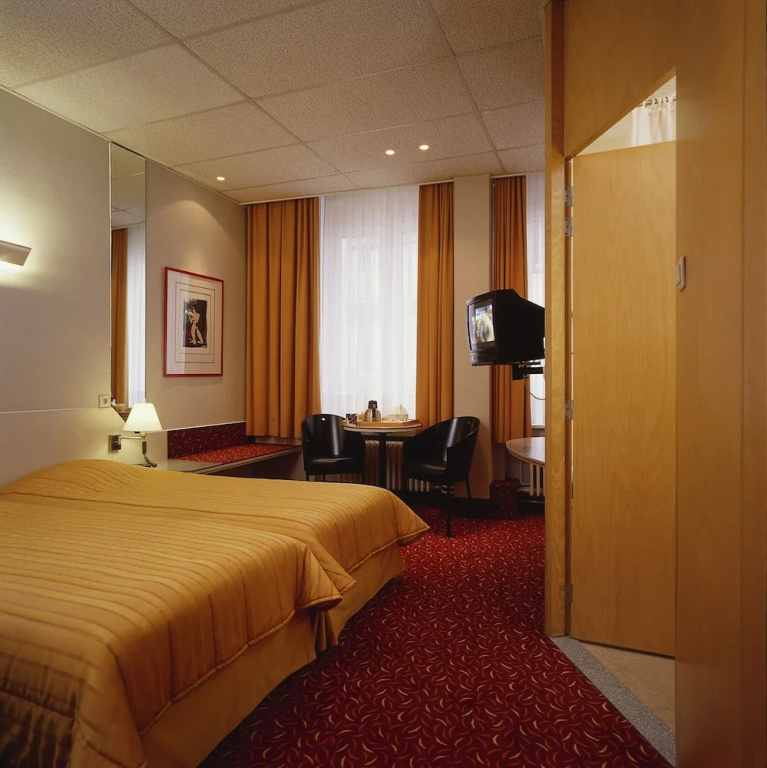 Deluxe Double room (full double bed)