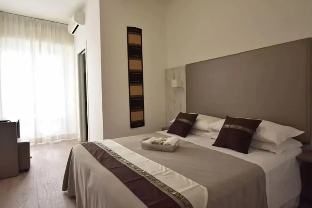 Classic Double room with balcony (full double bed)