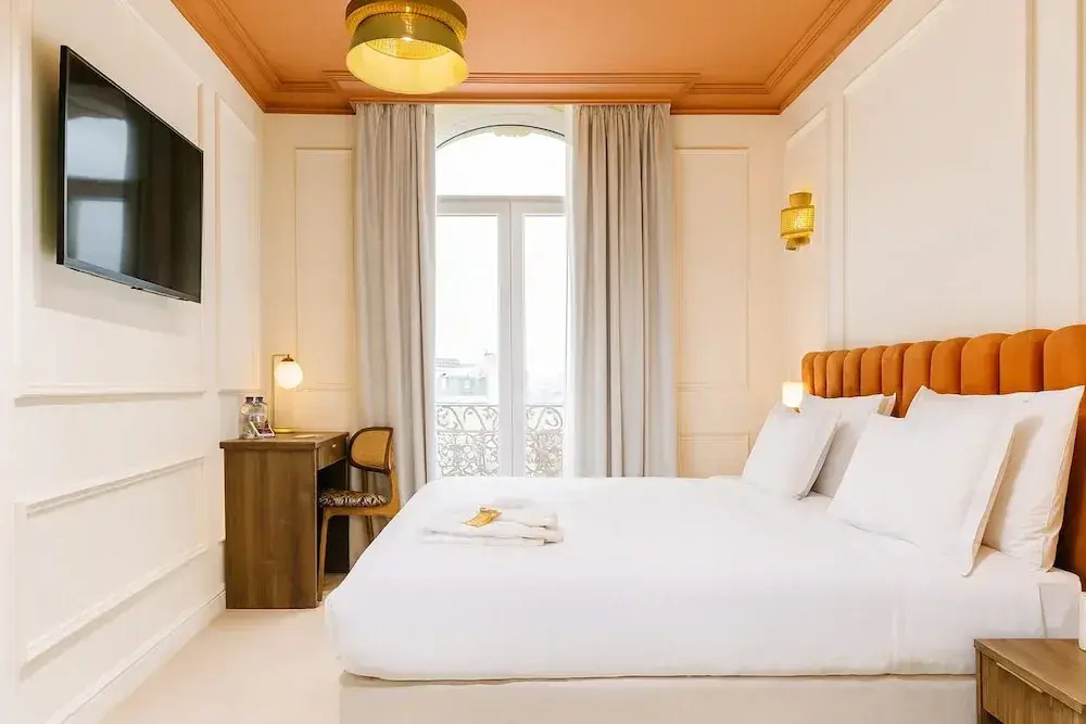 Classic Double room with balcony (full double bed)