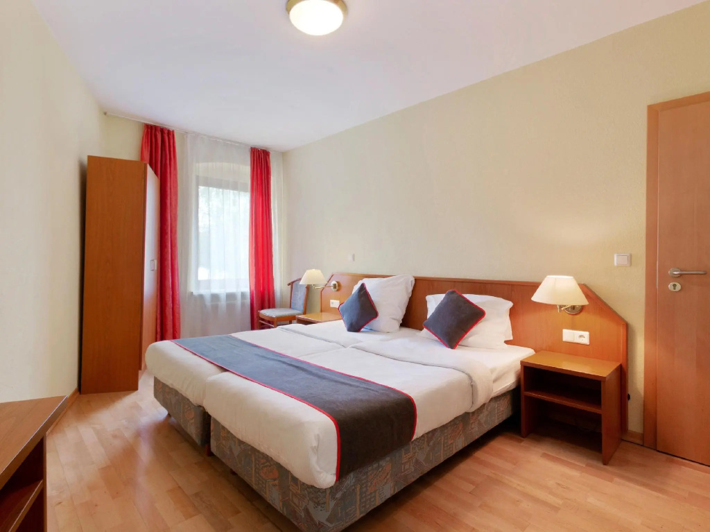 Standard Double room (full double bed)