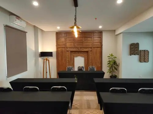 Lobby & Reception