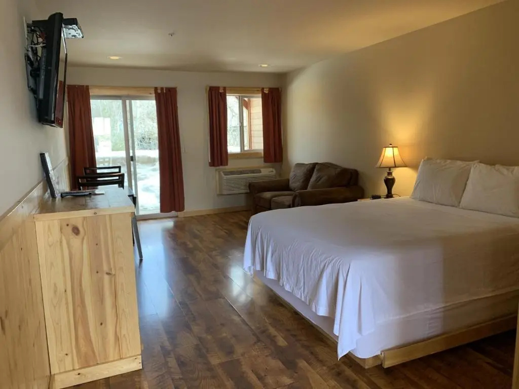 Double Suite with river view (full double bed)