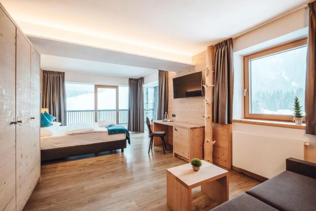 Deluxe Double room (full double bed)