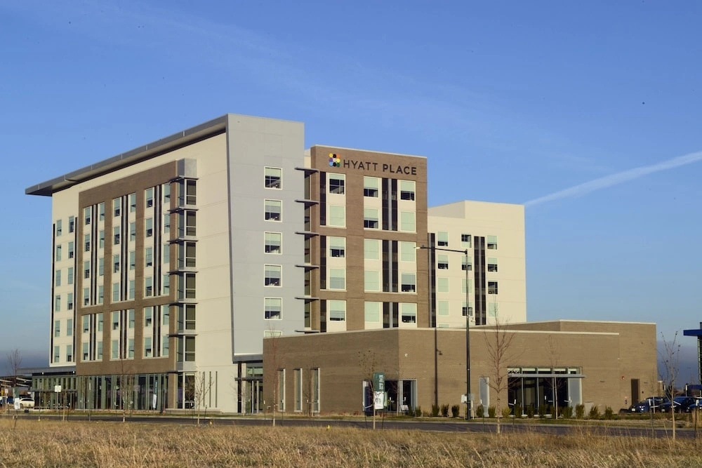 Hyatt Place Denver / Peña Station
