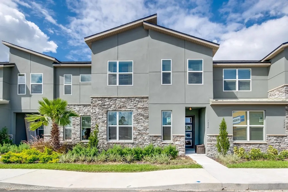 1552 Carey Palm Circle