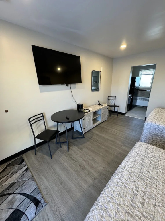 Deluxe Double room (full double bed)