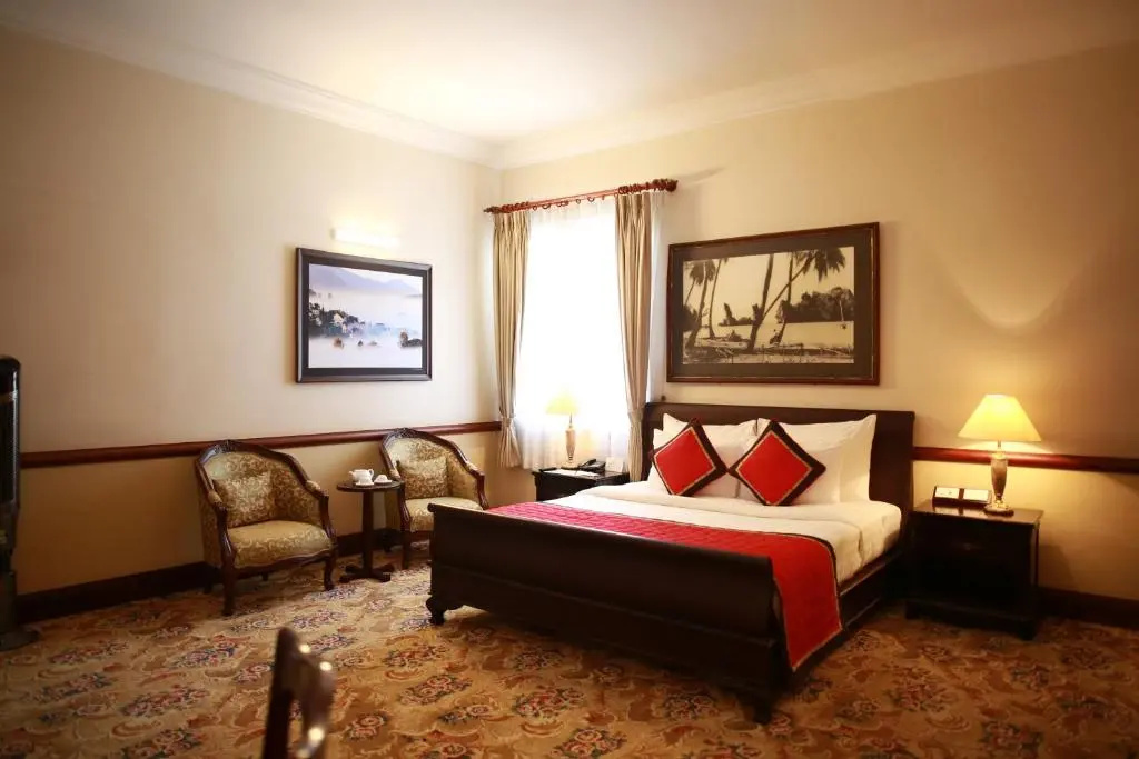 Presidential Double Suite with view full double bed