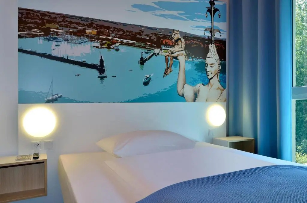 Double room (full double bed)