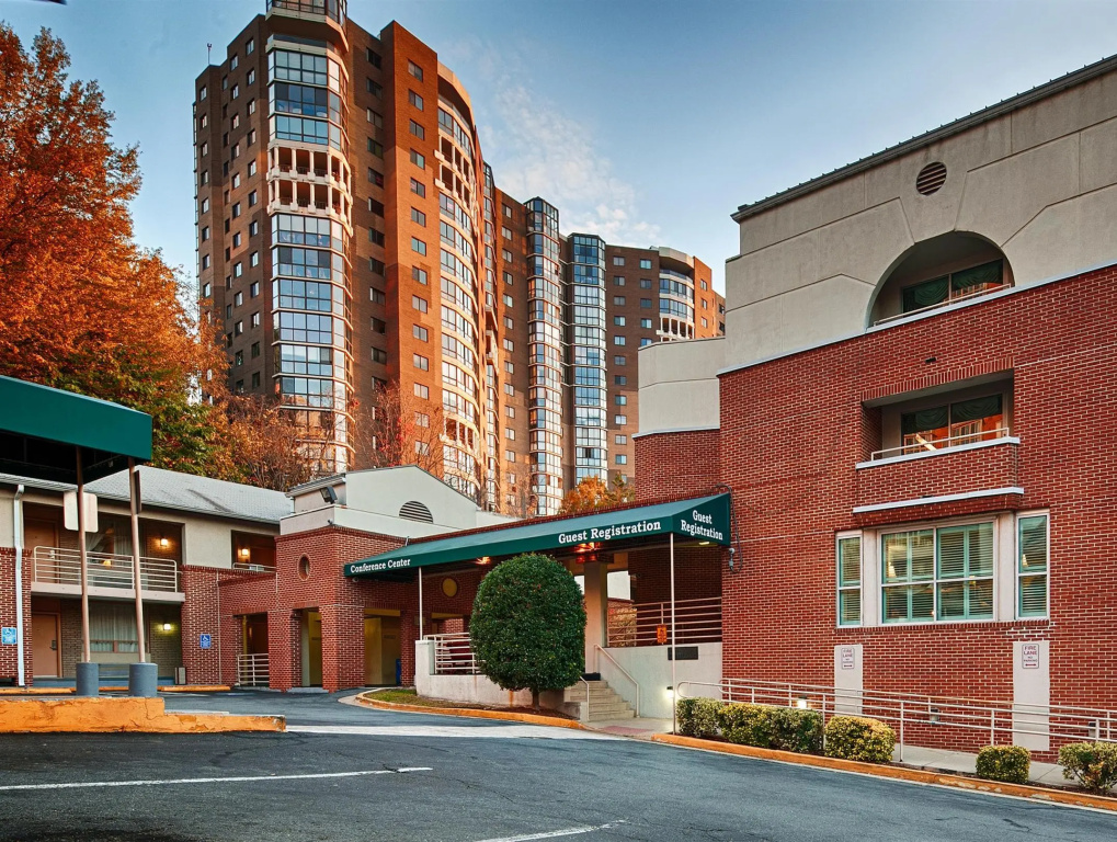Red Lion Hotel Rosslyn Iwo Jima