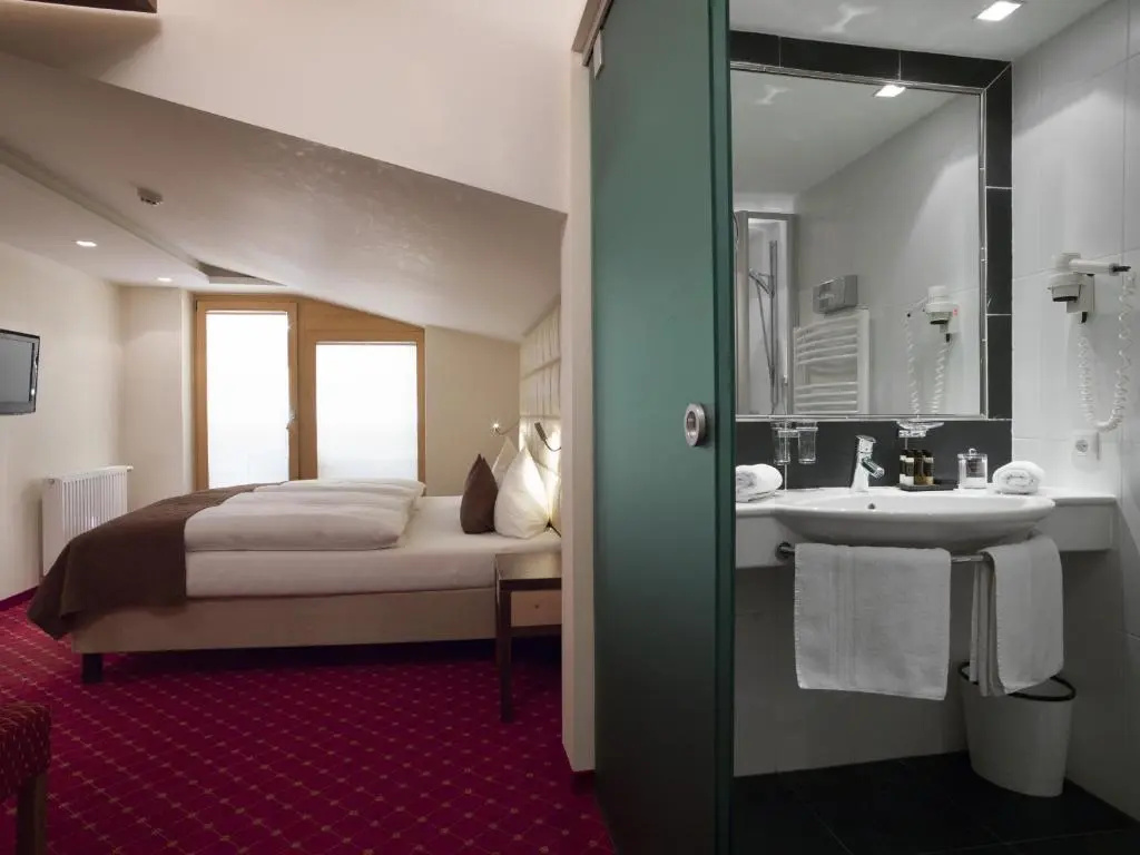 Standard Double room (full double bed)