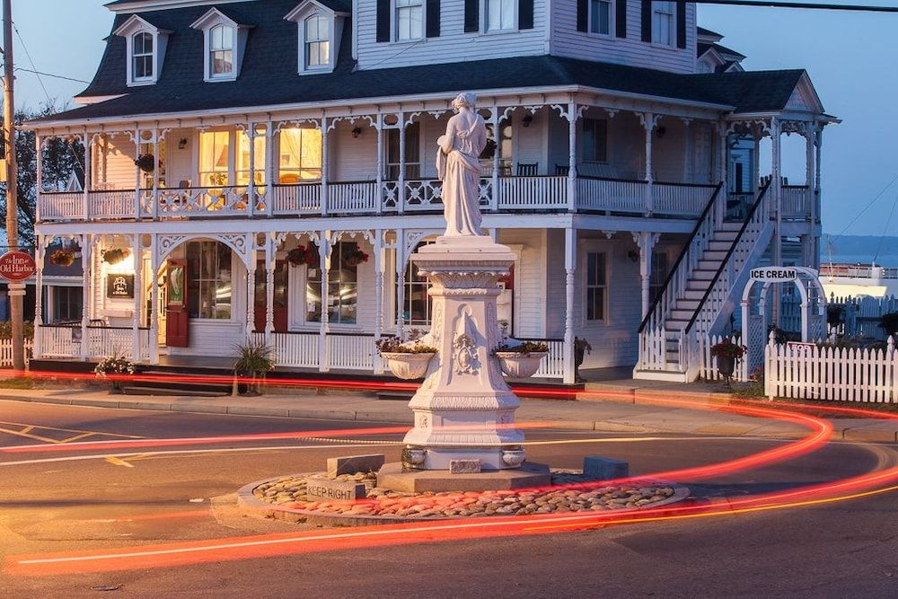 Inn at Old Harbor