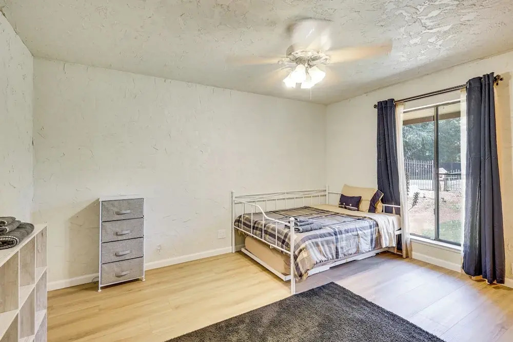 Spacious Home - 6 Mi to Downtown Fresno! — фото 6