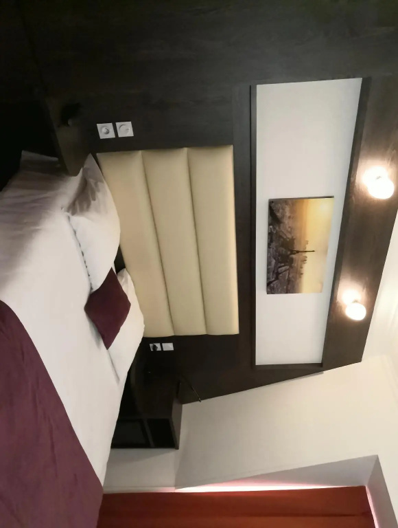 Business Double room (full double bed)