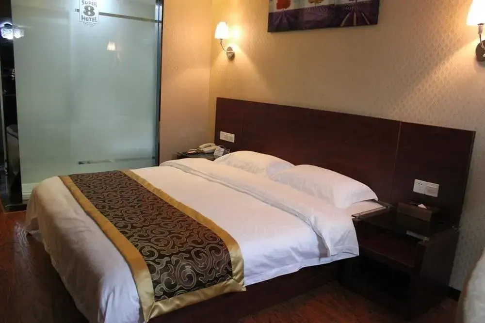 Super 8 Hotel
