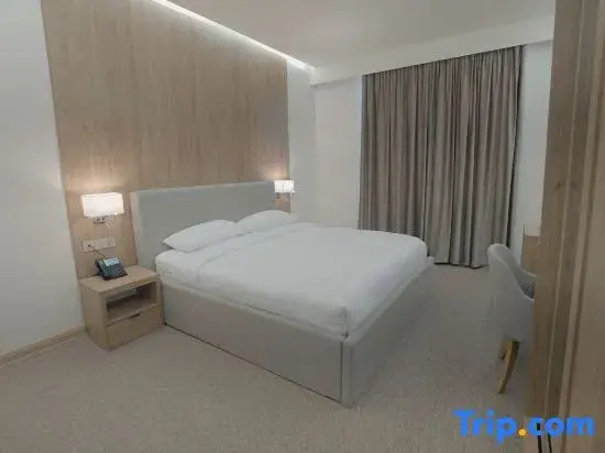 Classic Double room (full double bed)