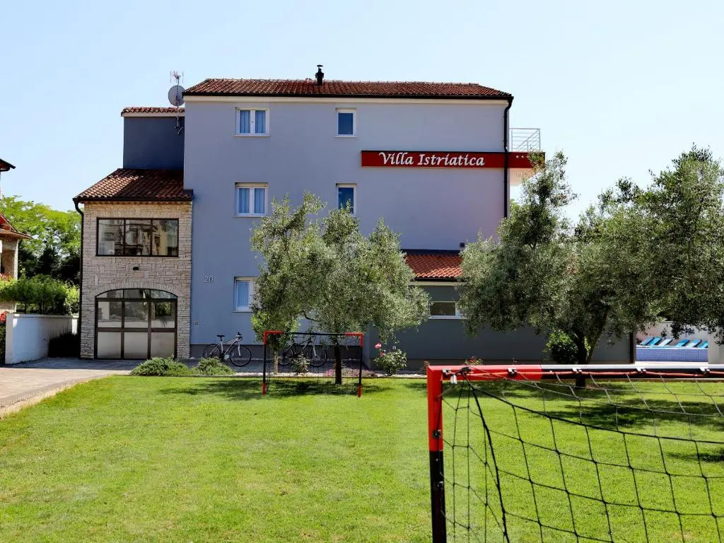 Villa Istriatica, house for 18 + 2 persons, 200 m from the beach, pool, jacuzzi, sauna