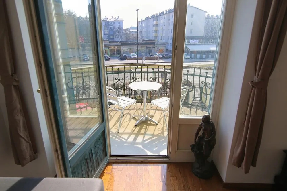 Balcony & Terrace