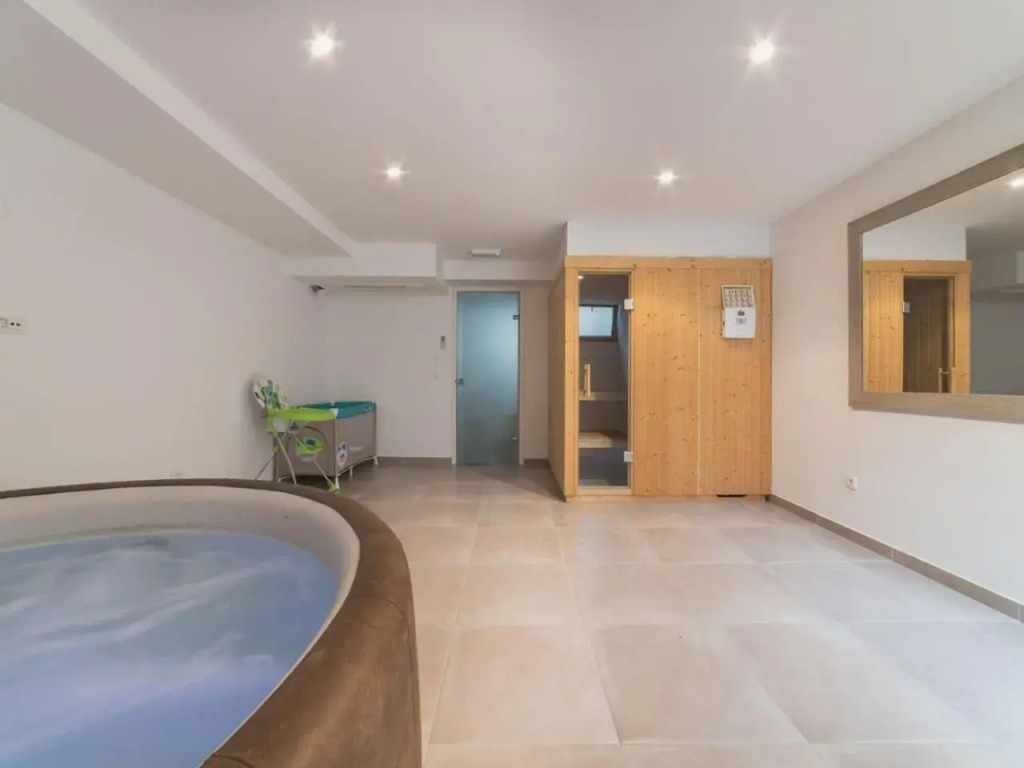 Luxury Villa Trogir 3 with private pool, jacuzzi and gym by the beach on Ciovo - Okrug Donji - фото 11