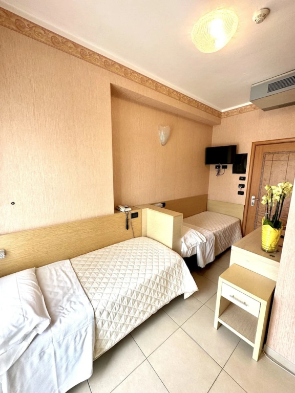 Economy Triple room